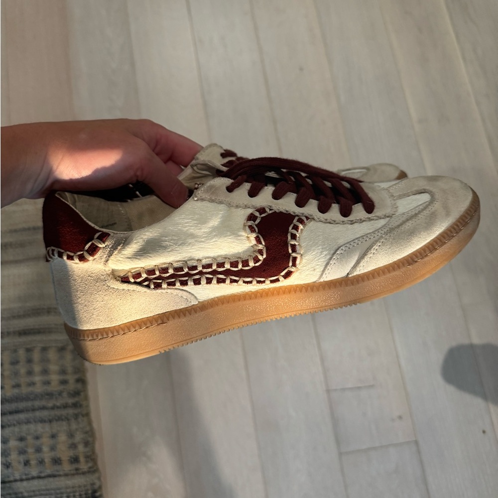 Dolce Vita notice sneakers